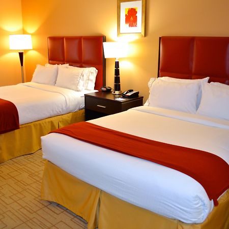 Holiday Inn Express & Suites - Smithfield/Selma By Ihg Екстериор снимка
