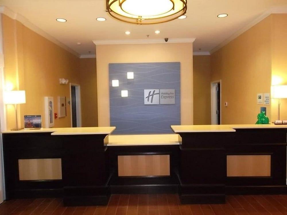 Holiday Inn Express & Suites - Smithfield/Selma By Ihg Екстериор снимка