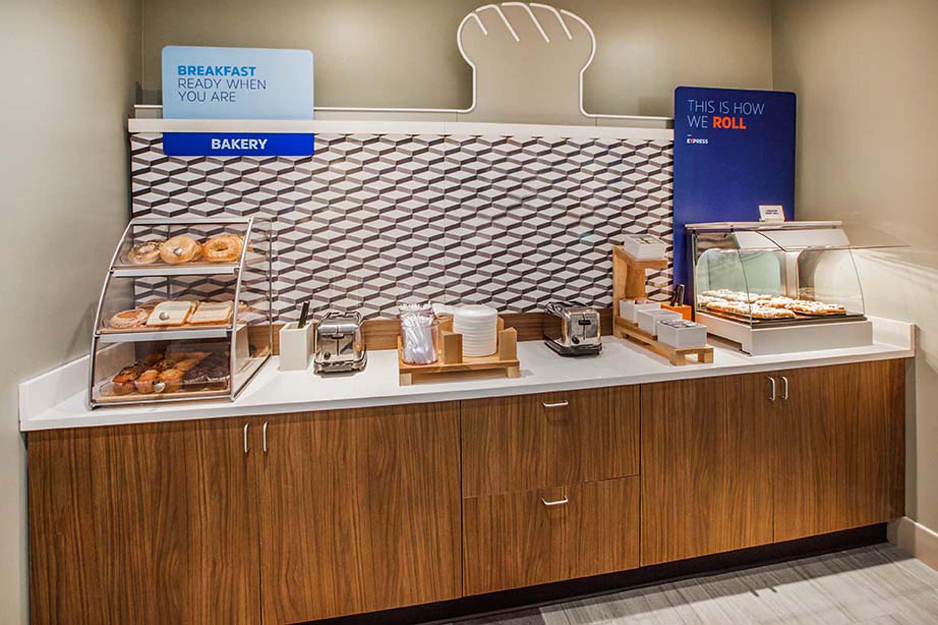 Holiday Inn Express & Suites - Smithfield/Selma By Ihg Екстериор снимка