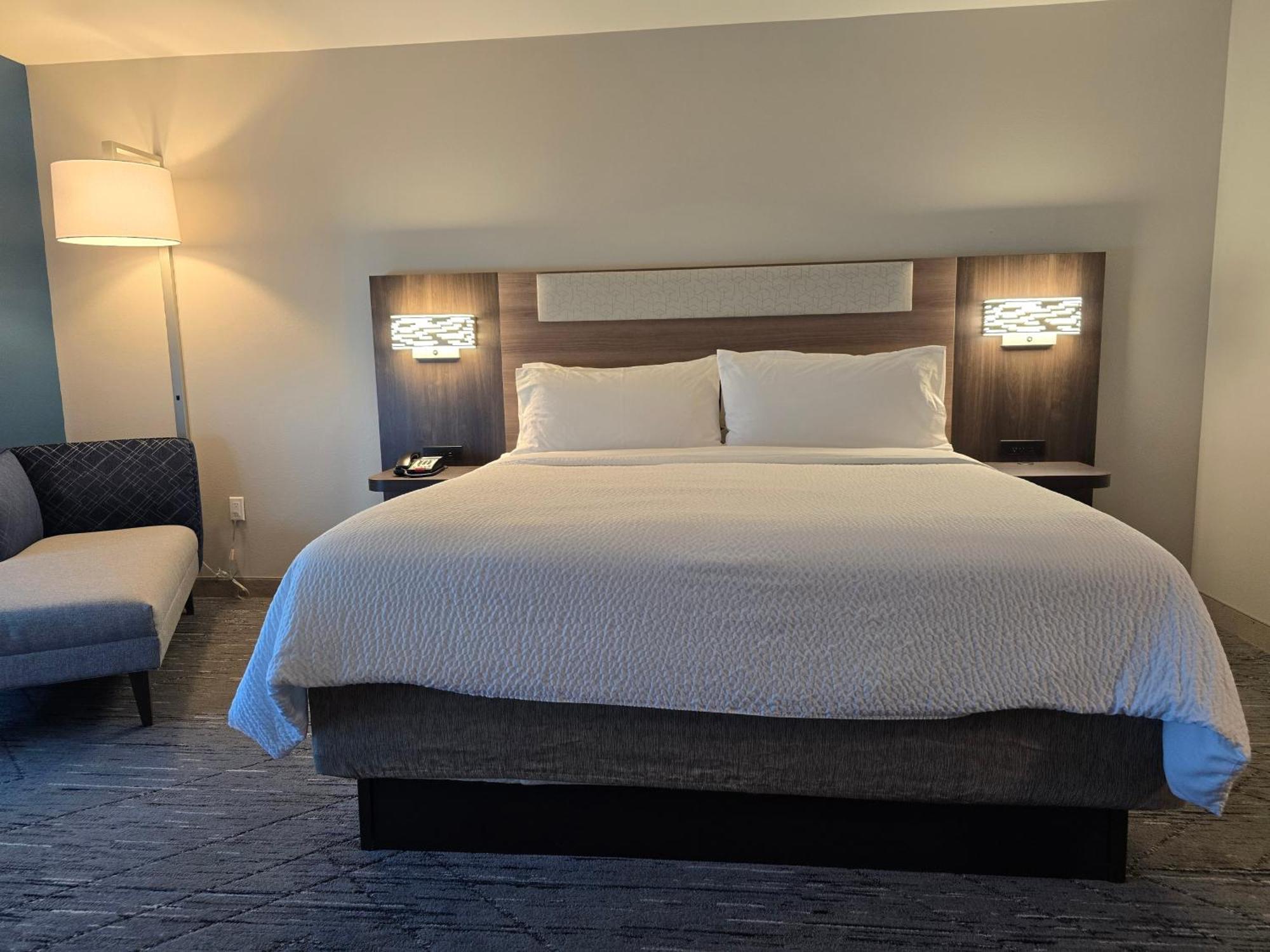 Holiday Inn Express & Suites - Smithfield/Selma By Ihg Екстериор снимка