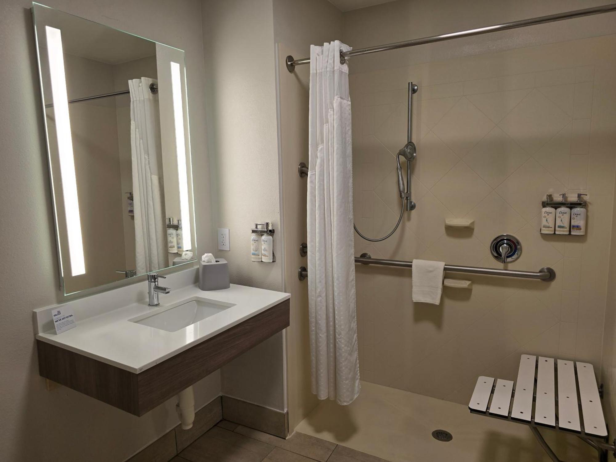 Holiday Inn Express & Suites - Smithfield/Selma By Ihg Екстериор снимка