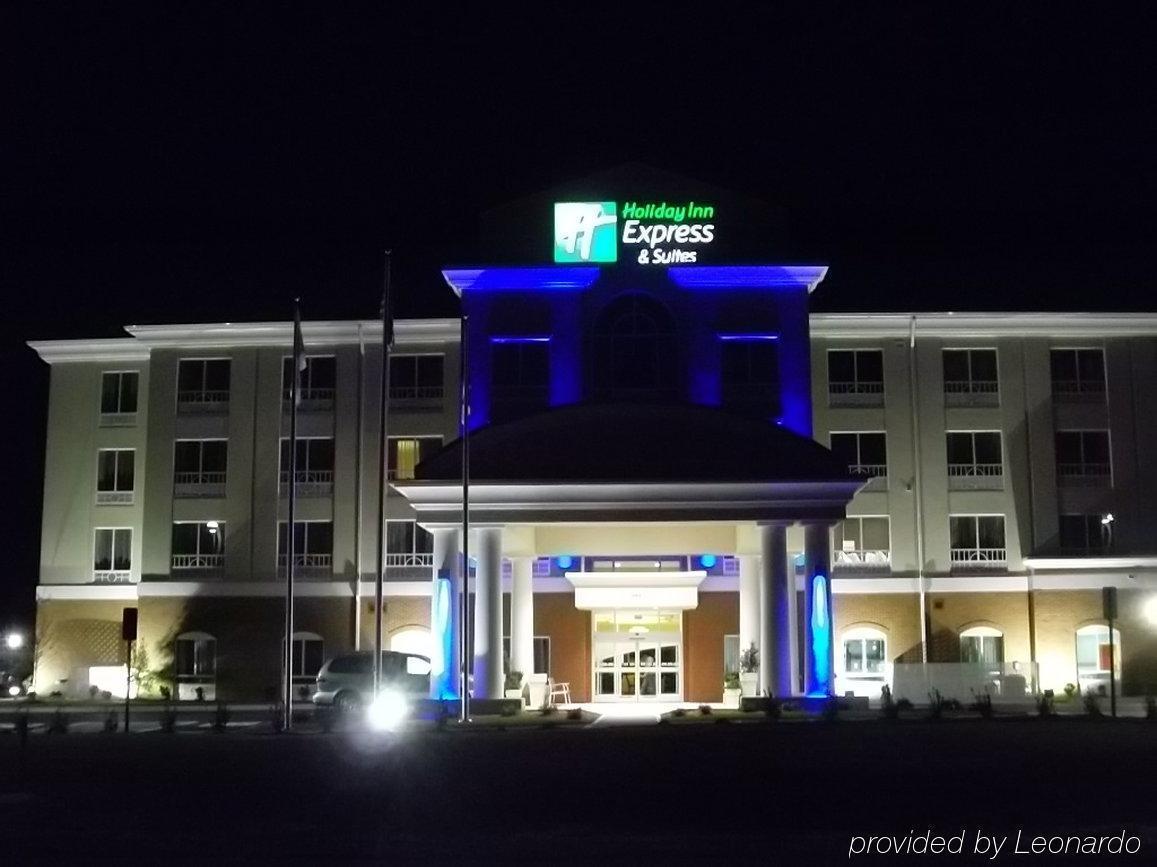 Holiday Inn Express & Suites - Smithfield/Selma By Ihg Екстериор снимка